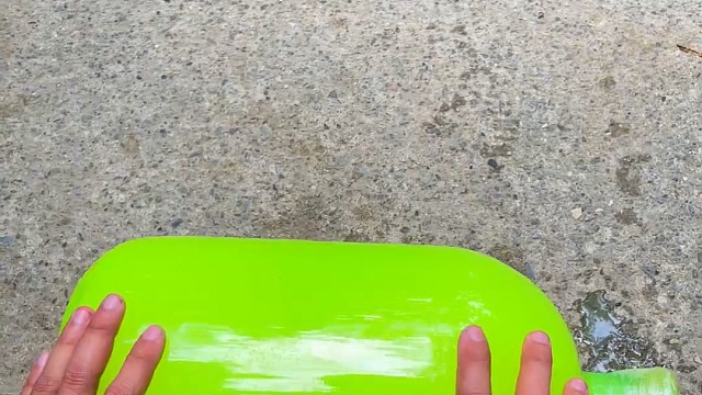 楼梯滚瓶子爆破解压时刻