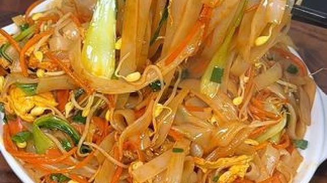 孩子想吃路边摊的炒河粉，你就跟我这样做，干净卫生，孩子说比买的还好吃#炒河粉
