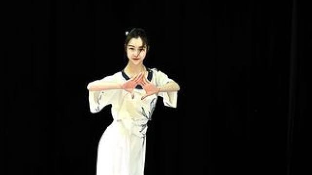 初听是儿歌 再听是战歌又是祭歌《玉盘》 