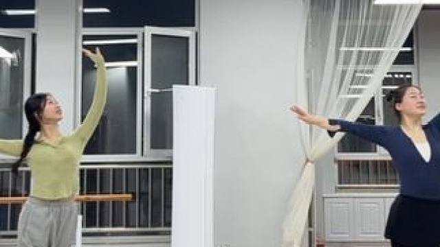 “清风上南知，梦中仍相思”
舞蹈搭子：