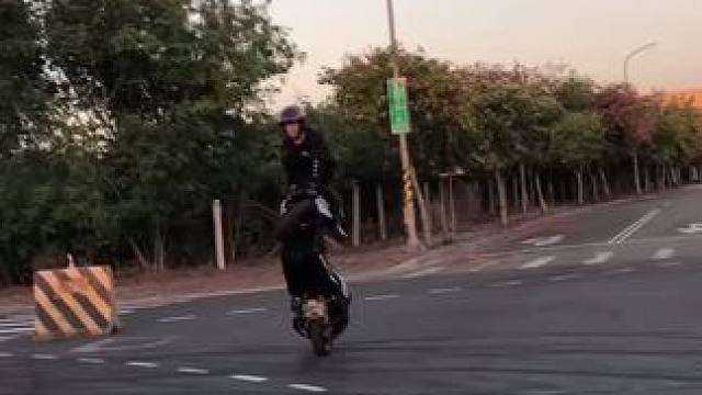 高难度动作请勿模仿 #摩托车 #摩托车特技表演