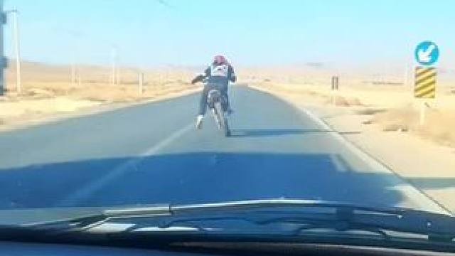 憋大招呢…… #摩托车