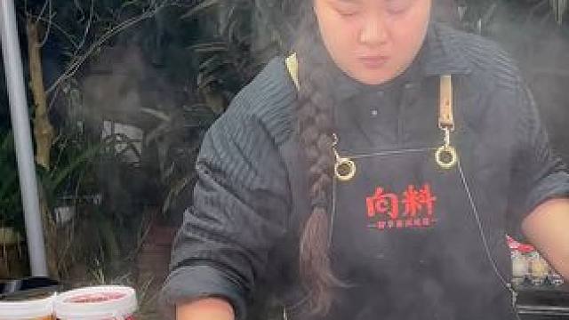 每个礼拜大家记得来看胖妹直播哦，给大家讲解产品，用小面调料给大家制作美食#农村美食 #调料