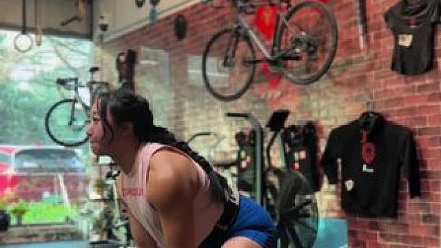 练了柔术之后相对改了一下力量训练 把窄距蹲拉改为宽距，柔术里很需要内收肌的力量，臀推也是把对手顶飞的