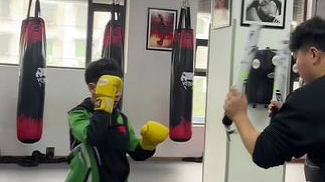 【严师出高徒 厉将出雄兵】 爱徒罗嘉豪备战#少儿搏击运动 #日常训练