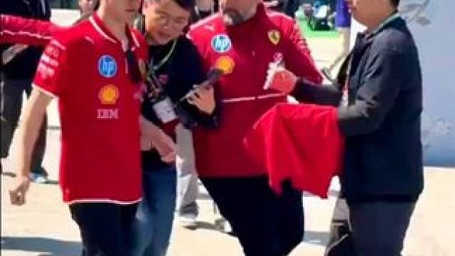 周冠宇被惹怒了 这哥们这是干嘛了，怎么把我们小周气成这样？#周冠宇 #2025F1中国大奖赛 #F1