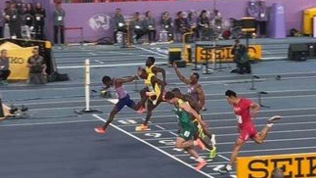 带你现场感受男子60米飞人大战！英国选手阿祖6秒49夺得南京室内世锦赛60米冠军，谢震业6秒58赛季