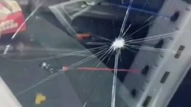 #上热门如果你的车玻璃上有长裂痕、牛眼、划痕，换整块玻璃又不合算，可以试试这个汽车玻璃修复液#汽车玻