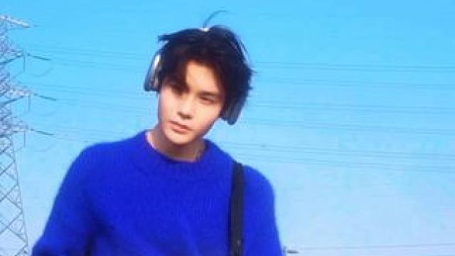 “蓝色是否能够成为我自由的灵魂” #水瓶座#风向星座 #氛围感 #自由 #蓝色