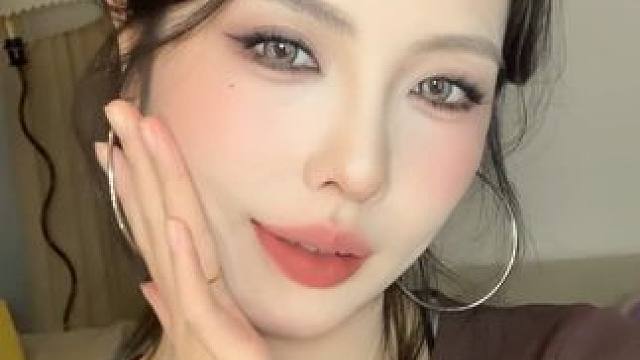 加了精油的唇釉 春夏少不了的一支唇釉 拍两支只要两位数！！ #我被口红控制了 #唇釉 #春夏口红 #