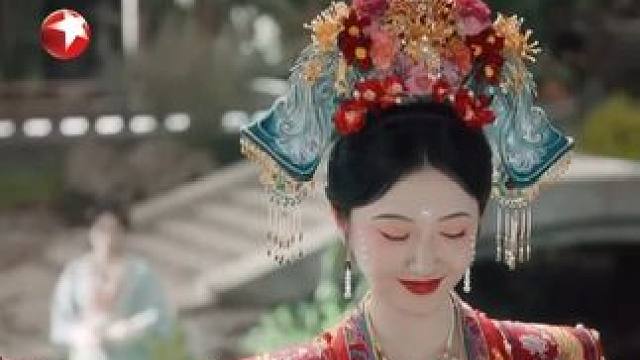 皇帝以司天监算出郁锦与姜似结婚会带来灾难，下旨让郁锦娶崔明月为妃，与姜似二妃并立。郁锦坚决反对，跪求