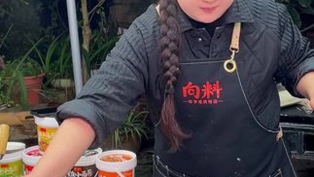胖妹家小面调料的油料比例都是配比好的，使用前搅匀即可！#重庆小面 #小面调料 #美食