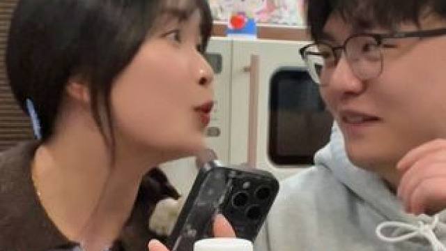 歌词炸弹挑战，你们觉得谁更厉害？ #情侣日常 #情侣升温小游戏 #王源同款哈尔斯春日新品#哈尔斯