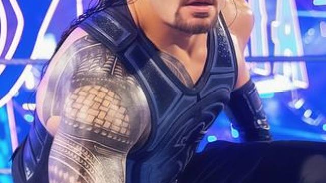 罗门伦斯vs大秀哥，精彩比赛！ #WWE #罗门伦斯 #大秀哥 #摔角 #冠军 本场比赛来自2015