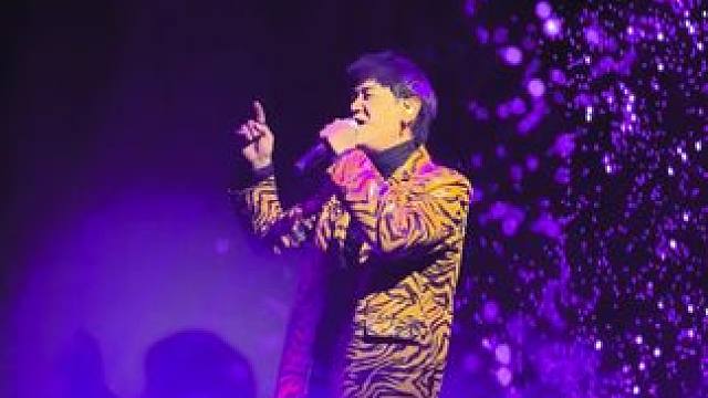 善待自己，听点好听的歌，喝点好喝的……#演出现场 #酒吧 #丽江  #灵魂歌手 #我在丽江等你