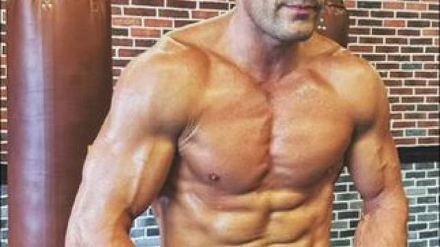 一个动作增强核心练出线条 #核心力量 #腹肌 #马甲线 #仰卧起坐 #日常训练