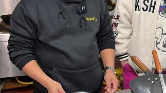 教你们做一道比头还硬的菜 鱼籽鱼泡#南昌美食 #春日好食光 #邻家巷子小食堂 #鱼籽鱼泡 #热辣江西