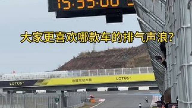 有一说一 原厂排气的#升仕703rr 的声音还是ok的，不过#张雪500rr 厂改的全段钛合金真的绝