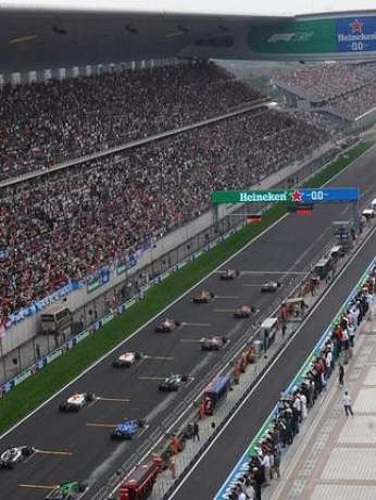 在現(xiàn)場看2025年F1中國大獎賽正賽發(fā)車！#F1 #F1中國大獎賽