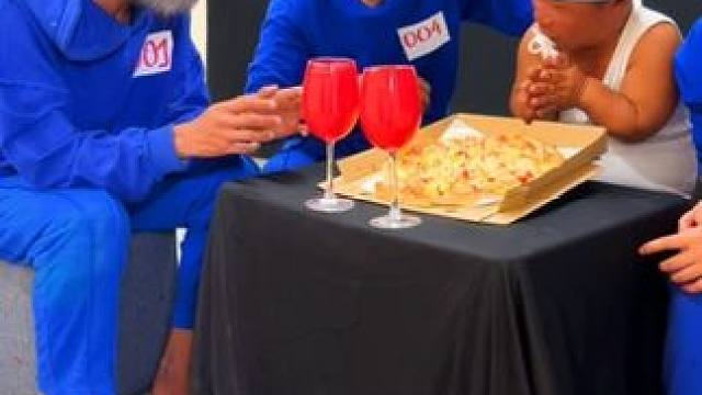 ToRung搞笑 小哥真孝顺
#看一遍笑一遍 #搞笑#解压