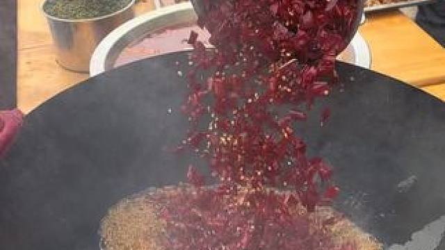 吃完把这口锅泼长江里，整个江浙沪的菊花都颤抖吧！ #爱就是一起吃好多好多顿饭 #舌尖上的味道 #谁能