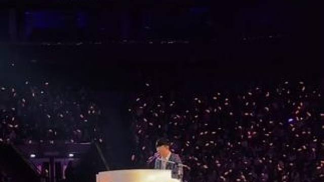 生日场的福利当然是生日快乐歌咯
生日快乐JJY(^_^)Y#林俊杰 #jj林俊杰