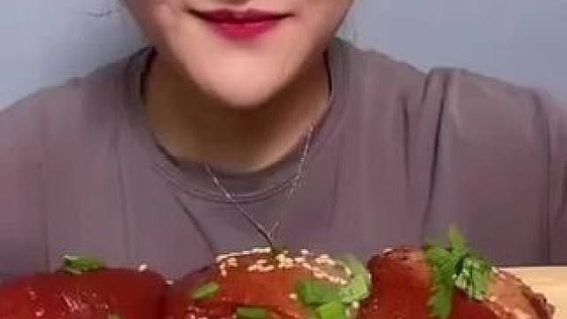 大口吃肉的感觉真好~