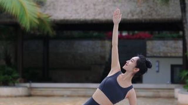 15分钟春日舒展瑜伽｜焕发活力 
今天来做一组15分钟春日舒展瑜伽，摆脱冬日的沉闷，焕发活力，以舒展