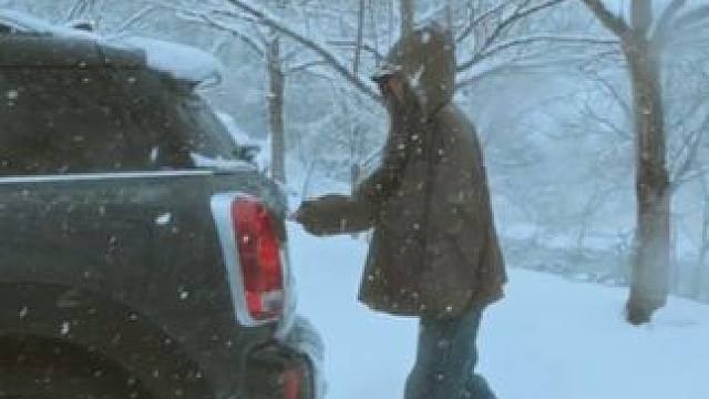 【无限露营】小姐姐暴雪车中泊 #露营 #沉浸式体验