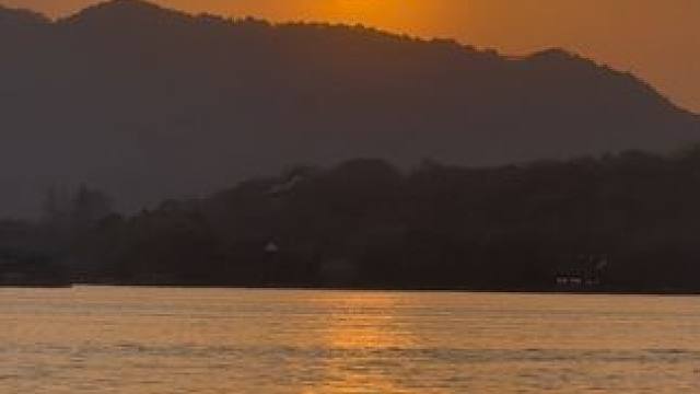 这么美的落日，当然要分享给你呀#日落 #想把好看的天空分享给你 #治愈系风景 #西湖美景 #杭州西湖