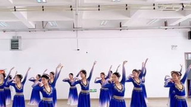 维族舞蹈《基本步伐》组合❤️记录一下这个几乎是只用了一节课就推完的步伐组合，还没来得及细抠，所以学生