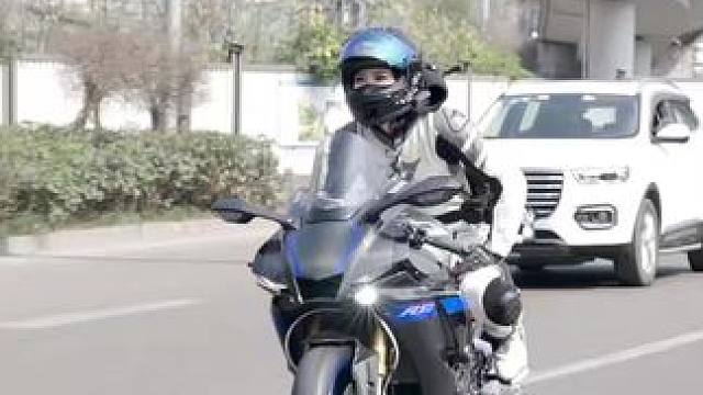 这个世界充满了虚假，只有我的油老虎每次出门都只吃二百#机车女孩