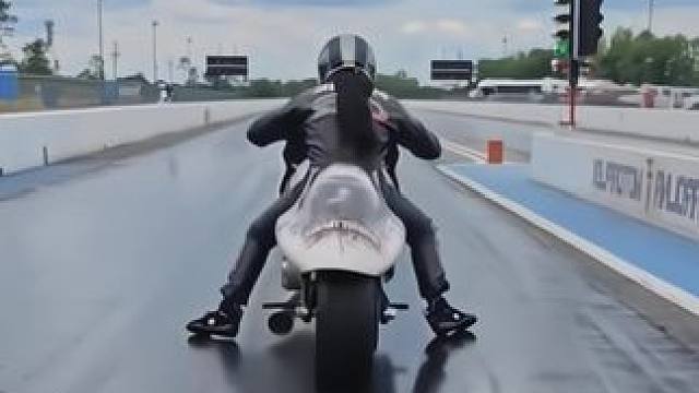 铃木隼那些起飞名场面，简直太暴躁了，给油就飞！#铃木隼 #机车 