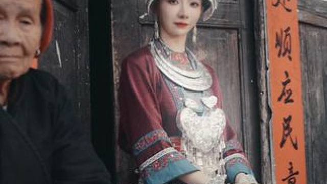 如果我不下蛊的话，你会留在寨子里吗？#总要拍一次苗服吧 #苗疆少女 #国风