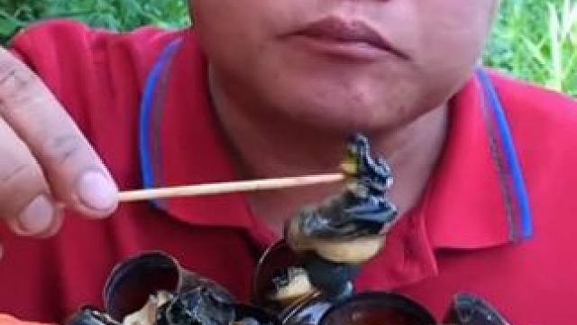 红烧小黑螺酸辣️木瓜丝 #泰国主播吃美食视频 #泰国有哪些神奇美食 #泰国生活 #泰国大叔#内容启发