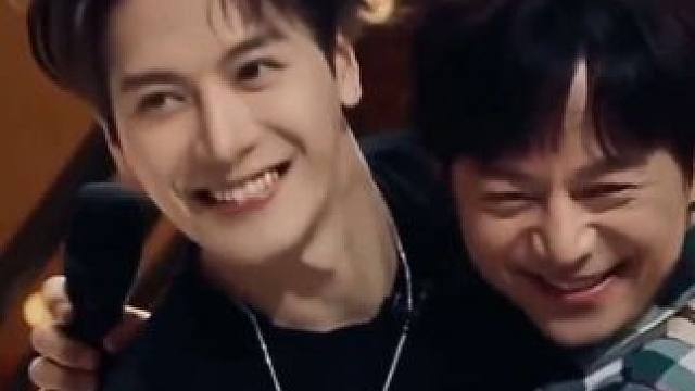 王嘉尔教外国大网红甲亢哥更有礼貌的中文表达方式，刻在骨子里的教养是他永远的满分点 #王嘉尔  #sp