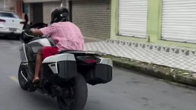 这兔子跳有东西的 #机车 #操作有风险请勿模仿