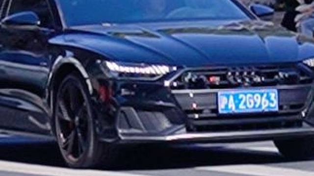 是奥迪RS7吗 看起来像不知道是不是#街拍豪车 #奥迪rs7
