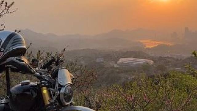 ️人生是旷野，享受当下，及时行乐～
#骑车看风景 #日落 #凯旋大攀爬 #风和自由 #每个男人都有一