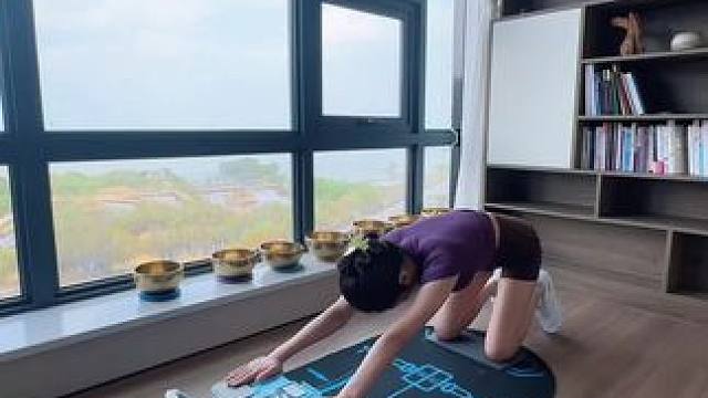 练肚子不需要花里胡哨的！每天这样卷200个！可以深度刺激腹部深层肌肉群！男女老少都能练！四轮坦克健腹