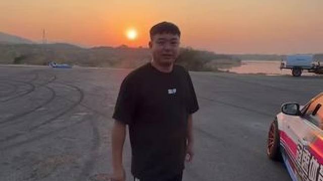 夕阳西下，漂移走起！#日落 #赛车 #赛车手 #漂移