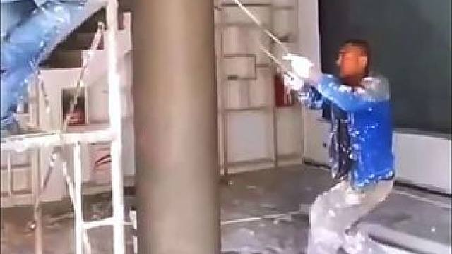 工人们的惊人技能，真是太厉害了#神操作 #打工人 #干活我是认真的 #生活小妙招 #实用小技巧