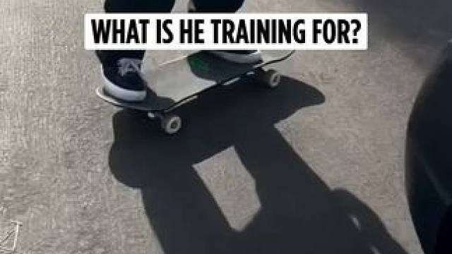 有时候，可能滑板光光脚下功夫还不够，终于卷到手上的动作了！#极限运动  #滑板