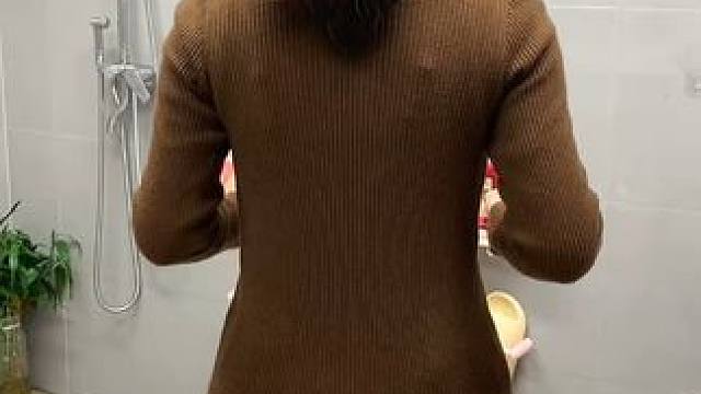 可伸缩置物架 可伸缩拖鞋架，凉鞋拖鞋用它收纳不占空间，还是个 #可伸缩毛巾架 ，卫生间干净整洁多了 