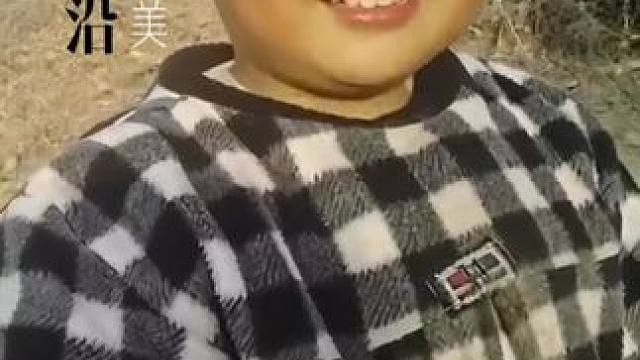 #萌娃对口型 #搀扶 眼镜是小姨用身后的玉米杆做的，是不是只有甘肃的孩子戴过这种#眼镜