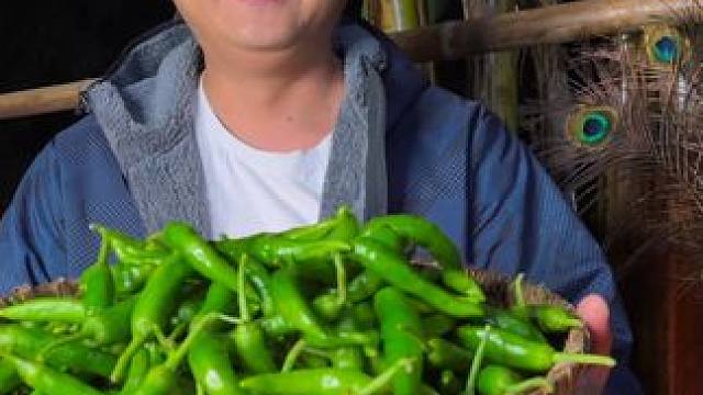 这辣椒吃爽了！ #农村美食 #来一口乡间春分的味道 #大山里的味道