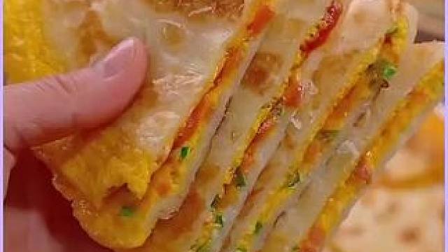 早起十分钟，给孩子做个外酥里嫩的葱花鸡蛋手抓饼，省时省力，好吃又营养！#好吃到停不下来 #早餐饼 #