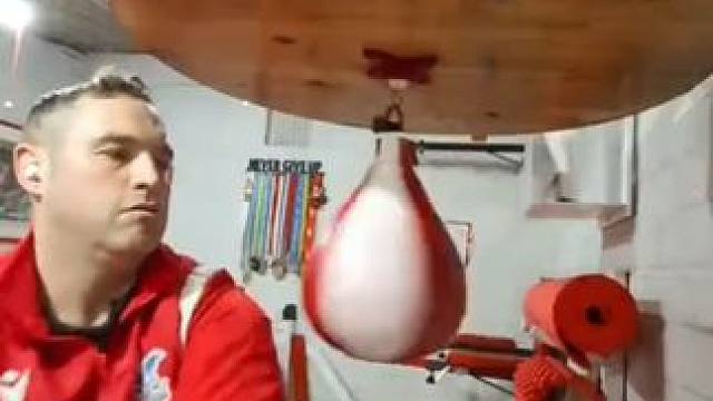 这样的击打速度球能安排几分？ #格斗 #自由搏击 #拳击 #泰拳 #综合格斗