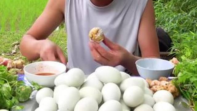 越南安叔吃毛鸭蛋 #内容启发搜索 #毛鸭蛋 #毛蛋 #越南生活 #越南美食