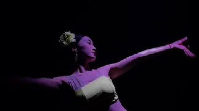 期待你的如约而至，我在丽江等你。 #舞蹈 #民族舞蹈舞出民族特色 #丽江 #酒吧 #傣族舞